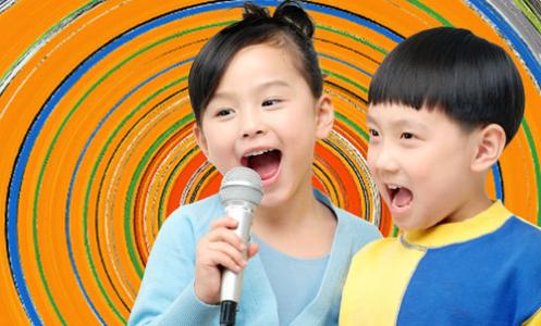 小孩學唱歌